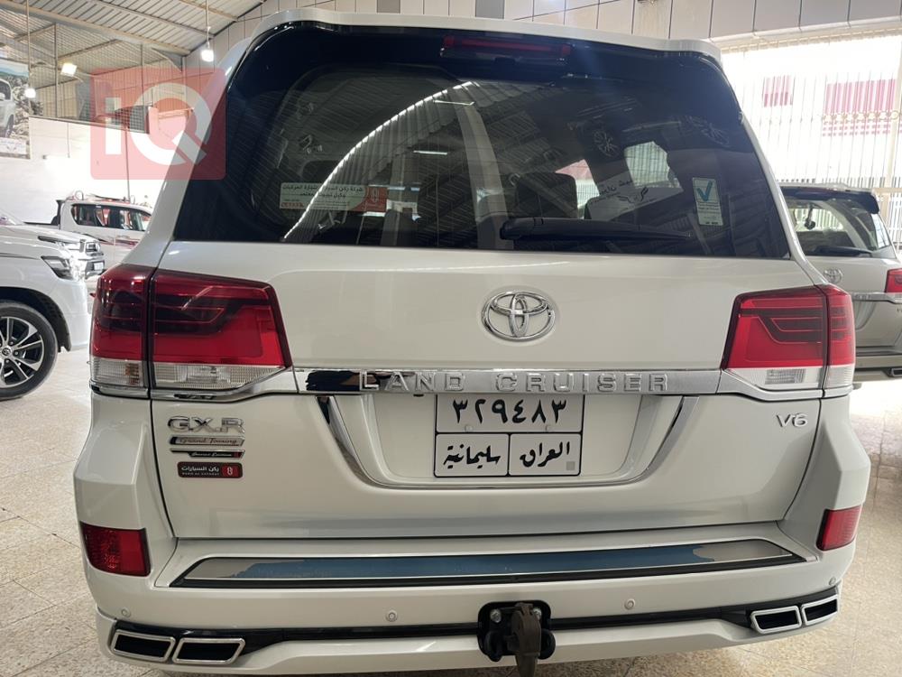 تۆیۆتا لاند کروزەر